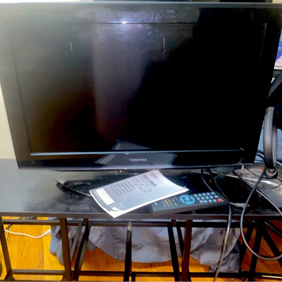 Toshiba Black LCD TV with Remote